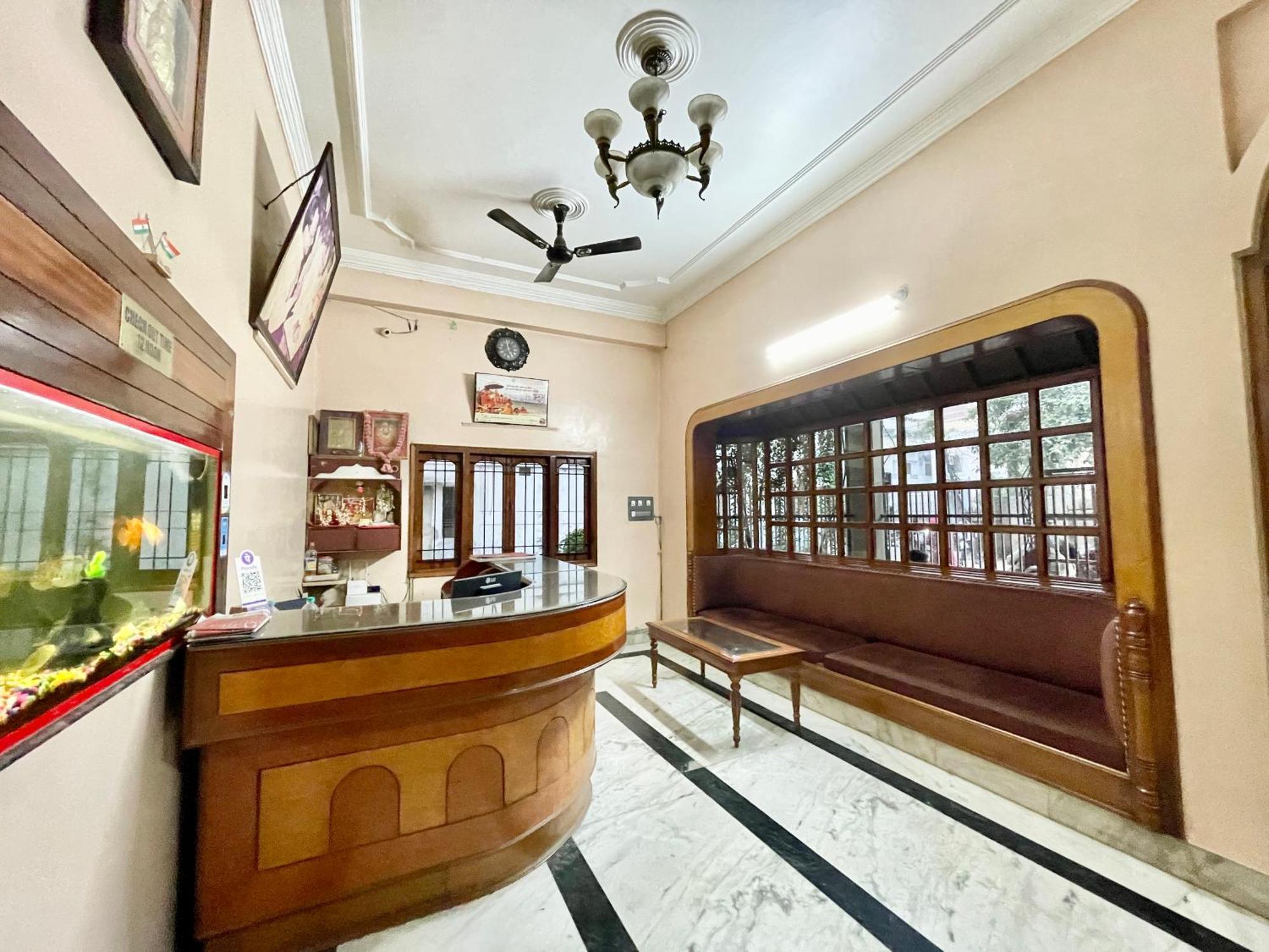 Hotel Shivam ! Varanasi होटल शिवम హోటల్ శివం ஹோட்டல் சிவம் Foreigner'S Choice ! Fully Air-Conditioned Hotel With Lift & Parking Availability, Near Kashi Vishwanath Temple, And Ganga Ghat, Best Hotel In Varanasi 2 Exterior photo