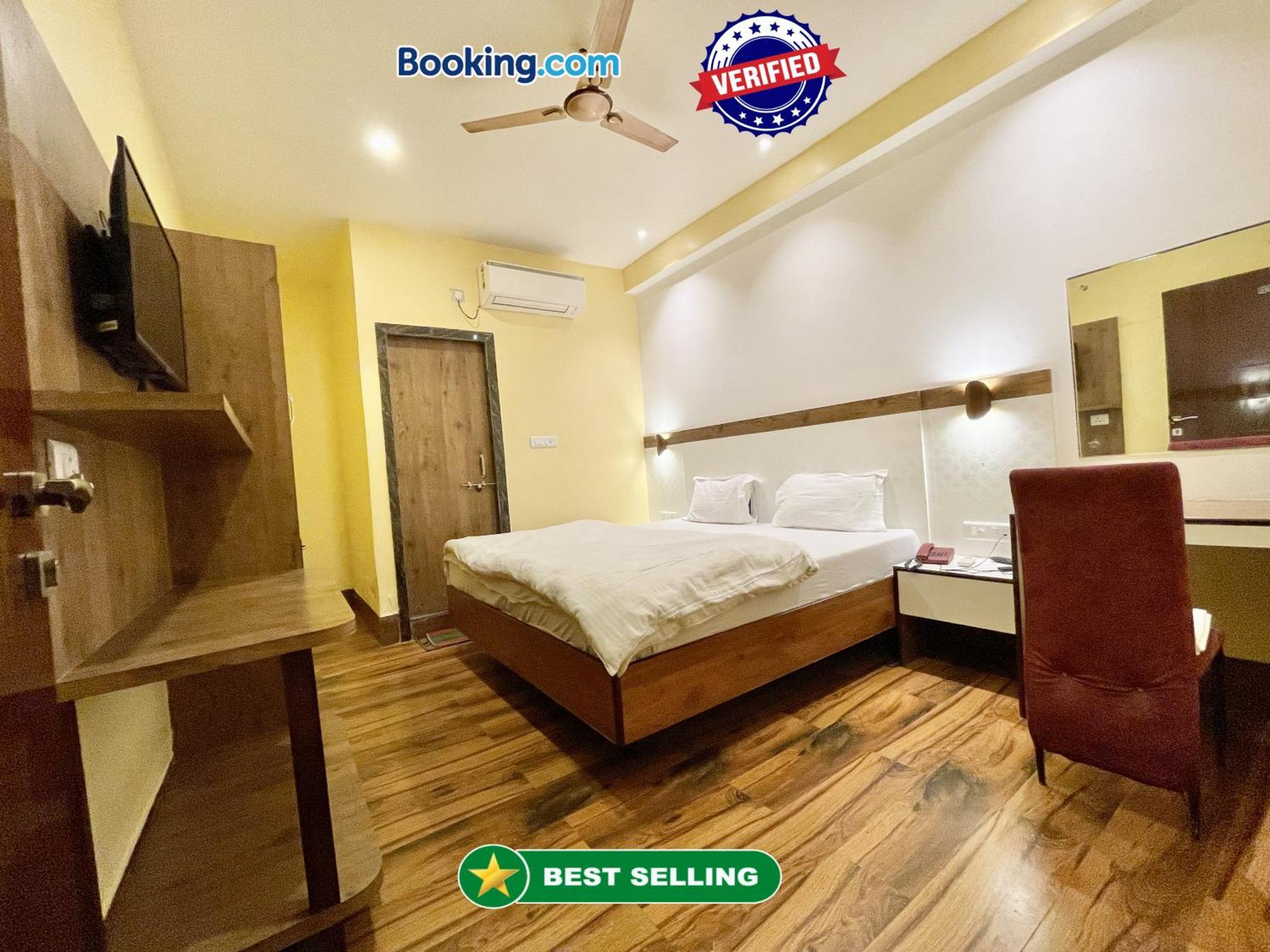 Hotel Shivam ! Varanasi होटल शिवम హోటల్ శివం ஹோட்டல் சிவம் Foreigner'S Choice ! Fully Air-Conditioned Hotel With Lift & Parking Availability, Near Kashi Vishwanath Temple, And Ganga Ghat, Best Hotel In Varanasi 2 Exterior photo