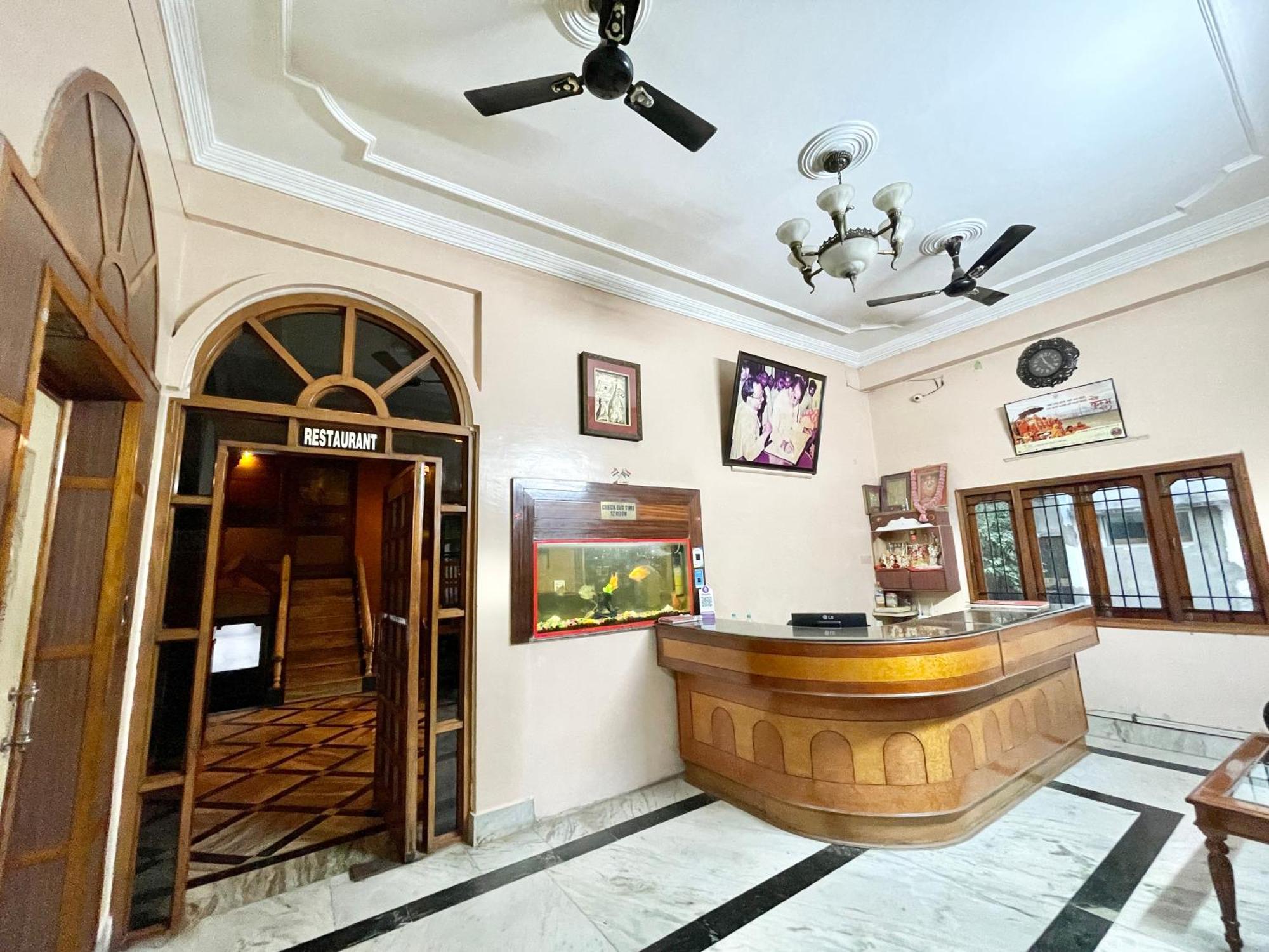 Hotel Shivam ! Varanasi होटल शिवम హోటల్ శివం ஹோட்டல் சிவம் Foreigner'S Choice ! Fully Air-Conditioned Hotel With Lift & Parking Availability, Near Kashi Vishwanath Temple, And Ganga Ghat, Best Hotel In Varanasi 2 Exterior photo