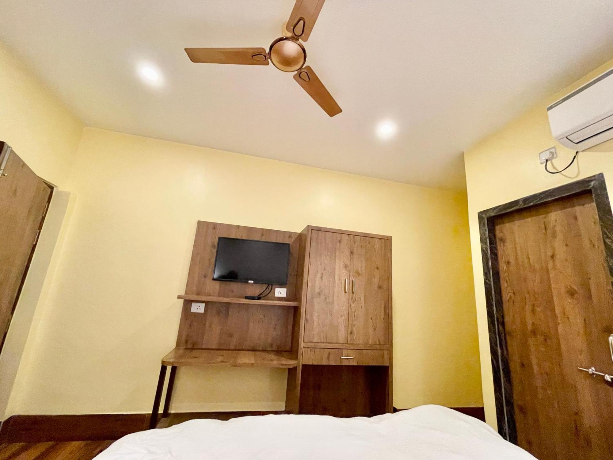 Hotel Shivam ! Varanasi होटल शिवम హోటల్ శివం ஹோட்டல் சிவம் Foreigner'S Choice ! Fully Air-Conditioned Hotel With Lift & Parking Availability, Near Kashi Vishwanath Temple, And Ganga Ghat, Best Hotel In Varanasi 2 Exterior photo