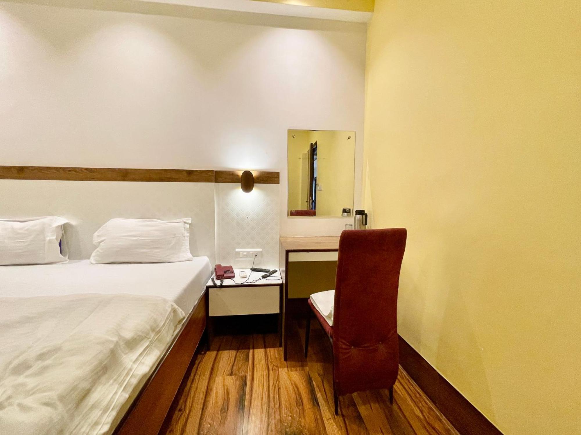 Hotel Shivam ! Varanasi होटल शिवम హోటల్ శివం ஹோட்டல் சிவம் Foreigner'S Choice ! Fully Air-Conditioned Hotel With Lift & Parking Availability, Near Kashi Vishwanath Temple, And Ganga Ghat, Best Hotel In Varanasi 2 Exterior photo