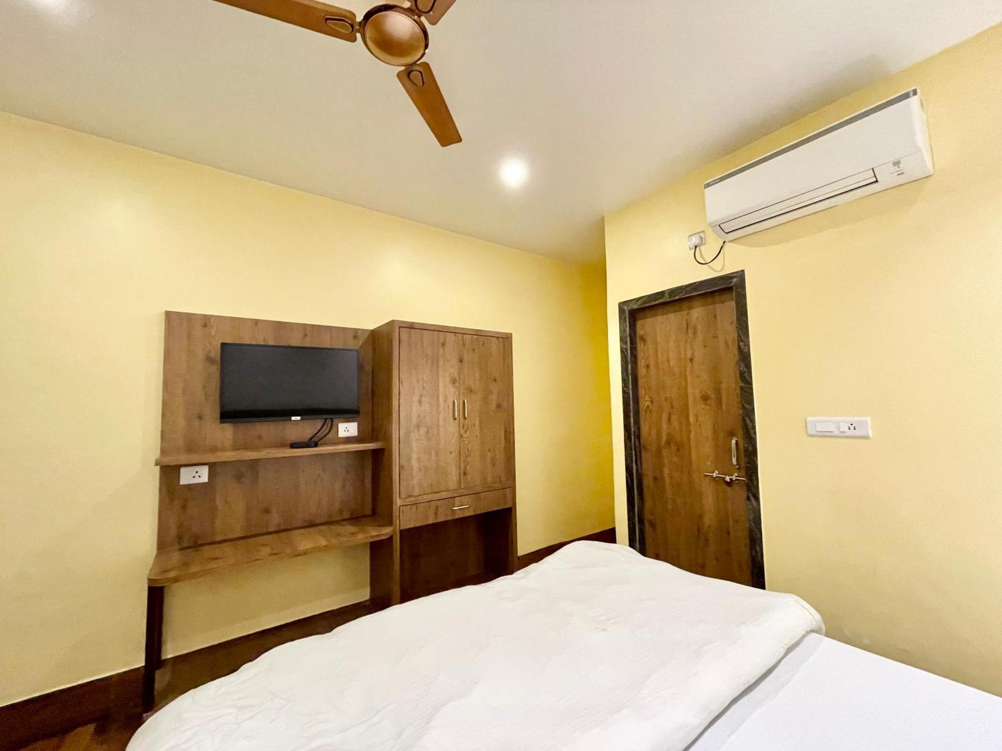 Hotel Shivam ! Varanasi होटल शिवम హోటల్ శివం ஹோட்டல் சிவம் Foreigner'S Choice ! Fully Air-Conditioned Hotel With Lift & Parking Availability, Near Kashi Vishwanath Temple, And Ganga Ghat, Best Hotel In Varanasi 2 Exterior photo